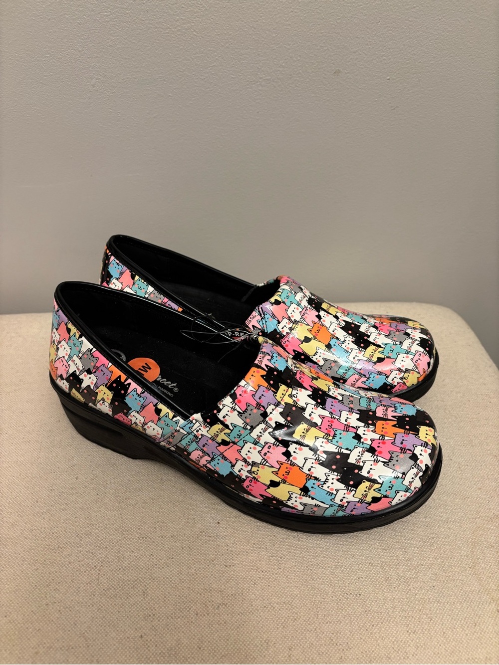 NEW Easy Street Laurie Cats Clogs Women's 11W Slip Resistant Nursing Work Shoes